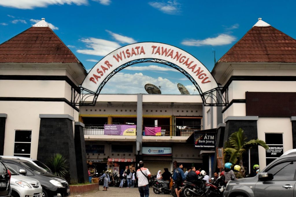 Upacara Adat Tradisional Pasar Kumandang1 1 1024x682