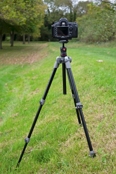 Setting Up A Tripod 400x600