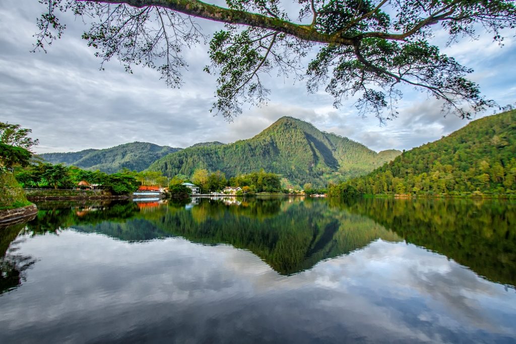 Telaga Sarangan MAGETAN 1024x683