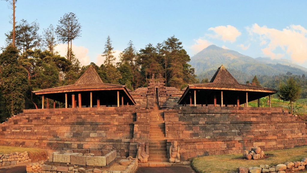 9 Tempat Wisata Karanganyar yang Recomended Cetho 1280x720 1024x576