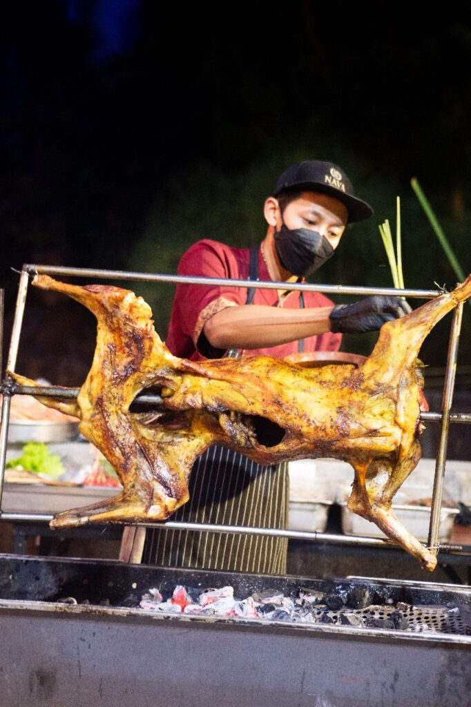 Special Garden Dinner di Nava Hotel - Makan Malam spesial Kambing Guling Garden Dinner 682x1024